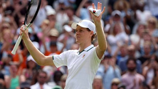 Wimbledon : Jannik Sinner frôle la catastrophe d'entrée contre Kecmanović