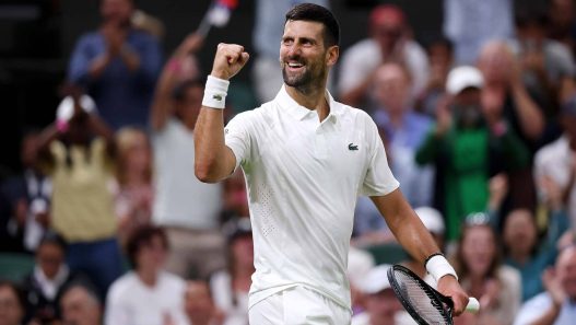 Wimbledon : Novak Djokovic perd un set mais débute sa campagne avec une victoire