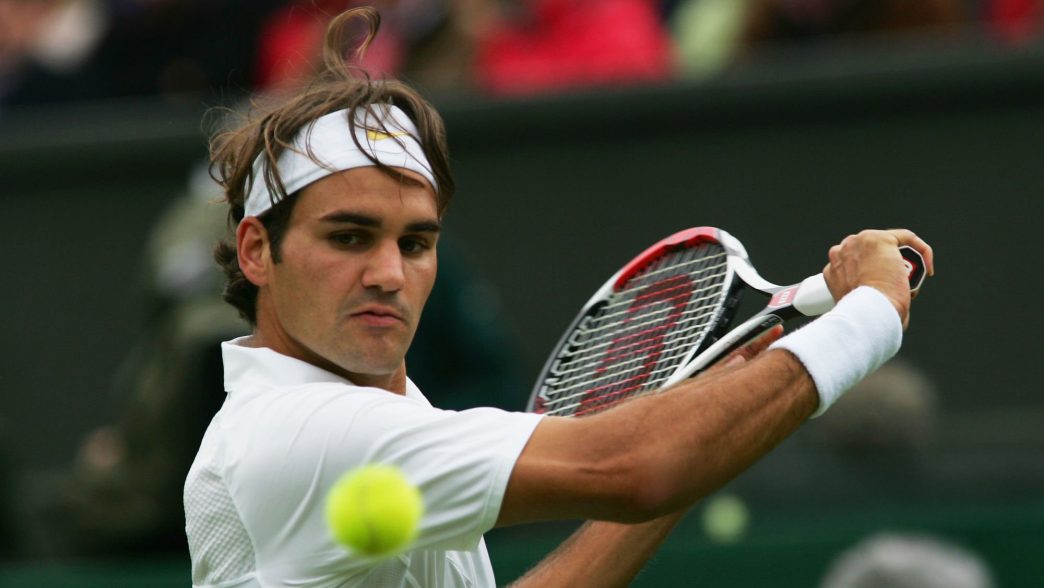 Roger Federer en blanc lors de Wimbledon 2007 (Alex Livesey/Getty Images)