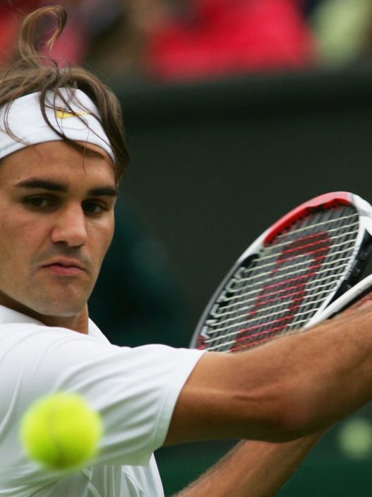 Roger Federer en blanc lors de Wimbledon 2007 (Alex Livesey/Getty Images)