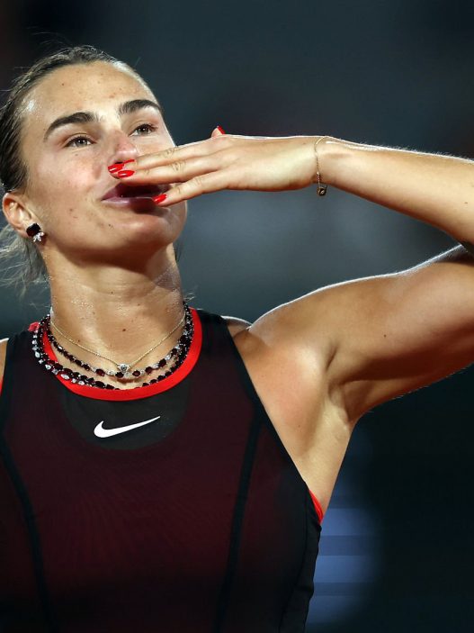 Aryna Sabalenka s'est imposée contre Naomi Osaka en huitièmes de finale de Roland-Garros (Robert Prange/Getty Images)