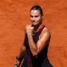 Aryna Sabalenka s'est imposée contre Naomi Osaka en huitièmes de finale de Roland-Garros (Robert Prange/Getty Images)