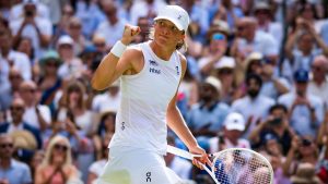 Wimbledon : Swiatek ne fait qu'une bouchée de Pliskova et poursuit sa défense de titre