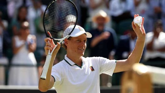 Wimbledon : Jannik Sinner écarte Jan-Lennard Struff et rejoint le dernier carré