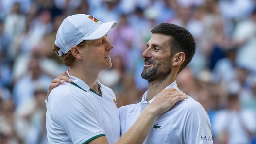 Jannik Sinner s'est imposé contre Novak Djokovic à Wimbledon (Tim Clayton/Getty Images)