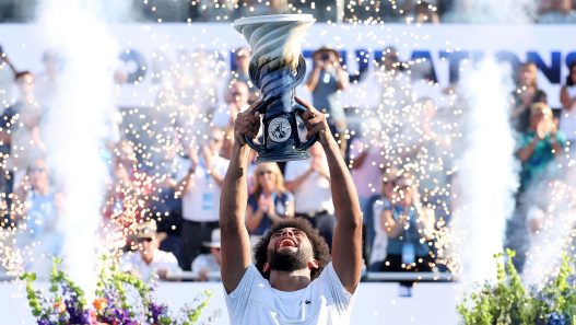 Arthur Fils avec son trophée au Masters 1000 de Cincinnati (Matthew Stockman/Getty Images)