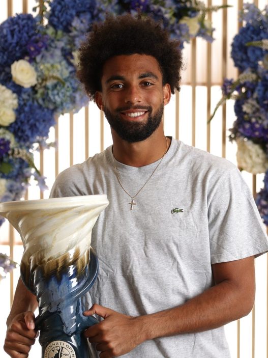 Arthur Fils avec son titre au Masters 1000 de Cincinnati (Cincinnati Open)
