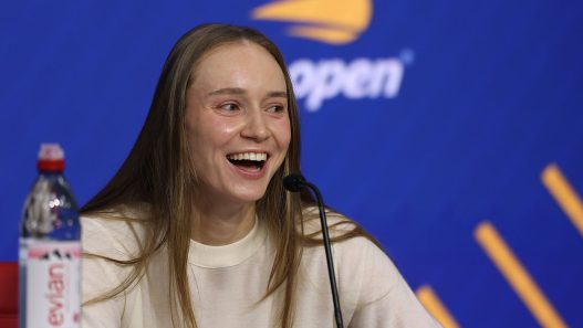 Elena Rybakina en conférence de presse après son titre à l'US Open (Julian Finney/Getty Images)