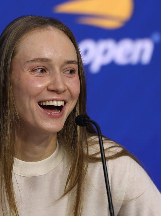 Elena Rybakina en conférence de presse après son titre à l'US Open (Julian Finney/Getty Images)