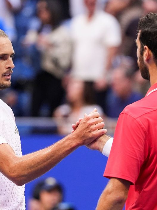 Karen Khachanov et Alexander Zverev après leur demi-finale à l'US Open 2026 (Manuela Davies/USTA via Getty Images)