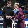 Carlos Alcaraz et Taylor Fritz après la finale du tournoi ATP 500 de Tokyo en 2025 (Koji Watanabe/Getty Images)