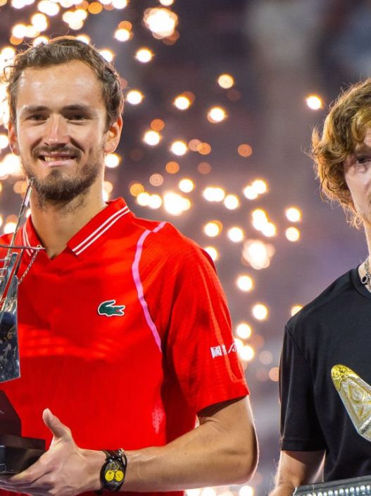 Daniil Medvedev et Andrey Rublev en finale du tournoi ATP 500 de Dubai en 2023 (Abdallah Bruno/SOPA Images/LightRocket via Getty Images)
