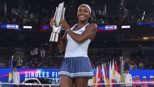 Coco Gauff célébrant son titre après la finale à Wuhan en 2025 (Getty Images)