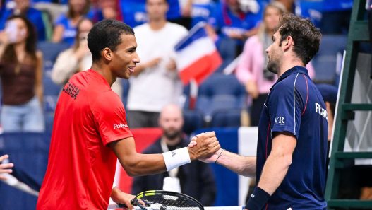 Félx Auger-Aliassime ett Quentin Halys lors de la première journée de Coupe Davis (Minas Panagiotakis/Getty Images for World Tennis)