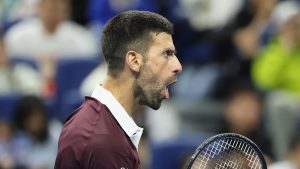 Novak Djokovic lors du premier tour au tournoi ATP 500 de Pékin (Lintao Zhang/Getty Images)