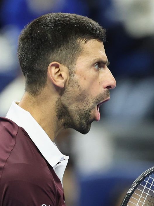 Novak Djokovic lors du premier tour au tournoi ATP 500 de Pékin (Lintao Zhang/Getty Images)