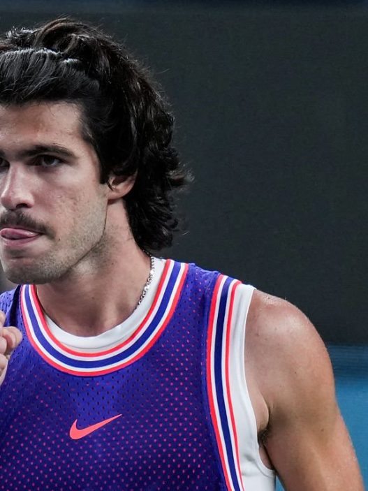 Carlos Alcaraz s'est qualifié pour le troisième tour au Masters 1000 de Shanghai (Shi Tang/Getty Images)
