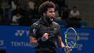 Arthur Fils s'est qualifié pour le troisième tour au Masters 1000 de Shanghai (Kenta Harada/Getty Images)