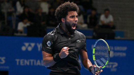 Arthur Fils s'est qualifié pour le troisième tour au Masters 1000 de Shanghai (Kenta Harada/Getty Images)